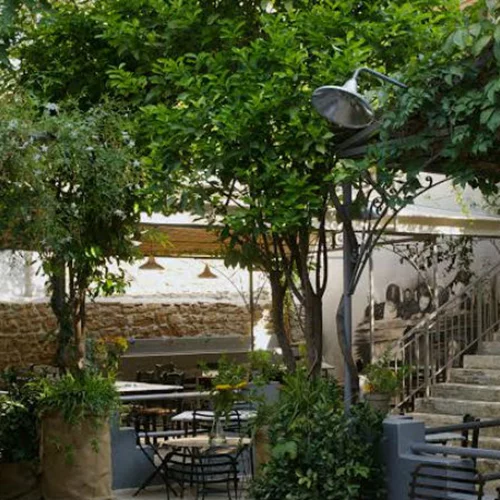 4 μέρη για να φας με ένα εικοσάρικο στην τσέπη